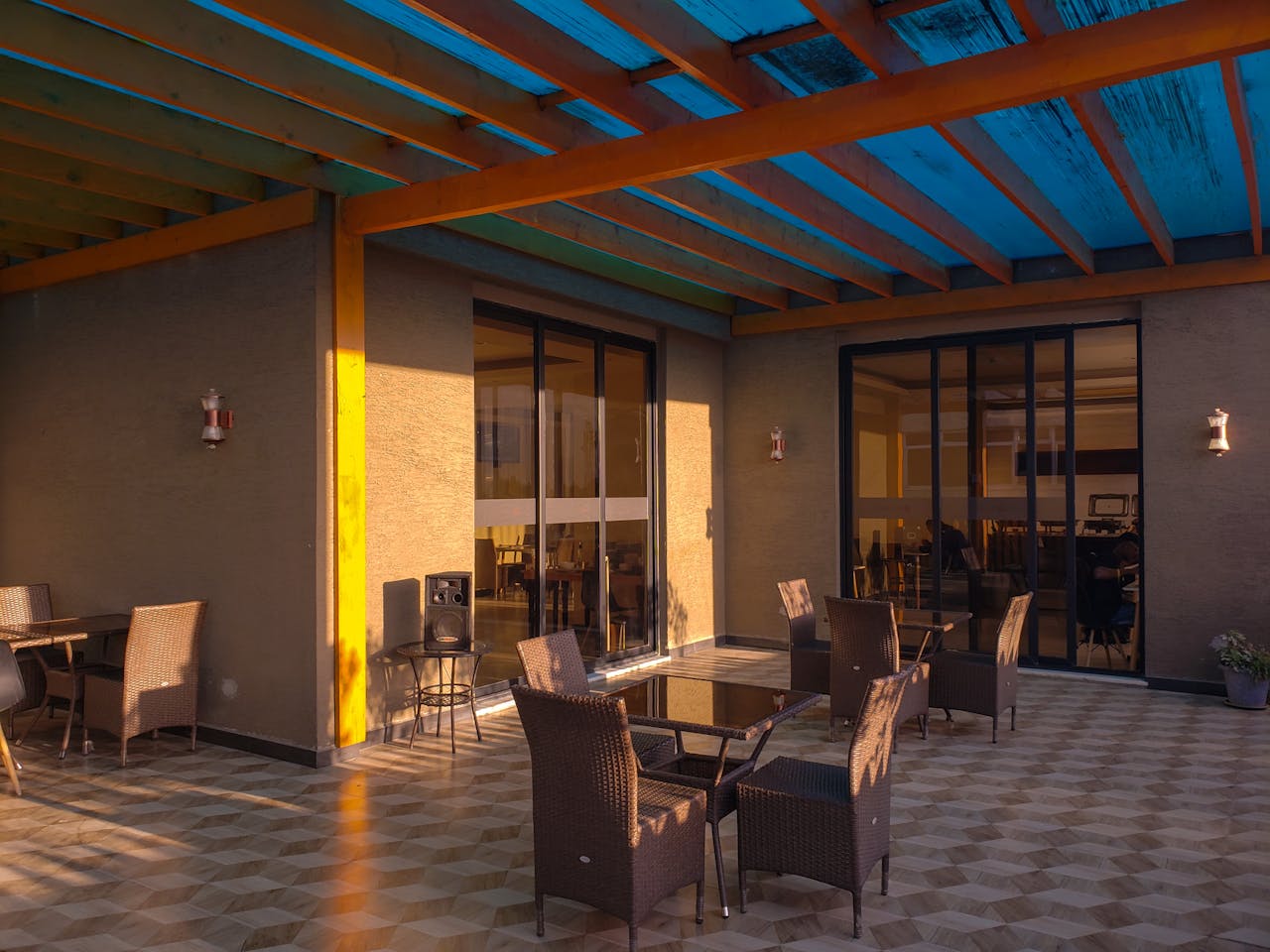 Hét ideale zomerterras voor jouw horeca onderneming: comfort, sfeer en schaduw